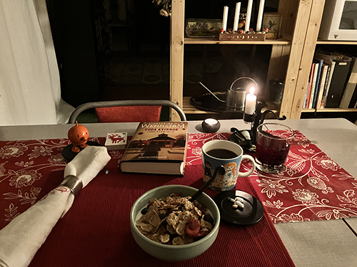 Måndagsfrukost med Hopptimisten och Döda kvinnor förlåter inte