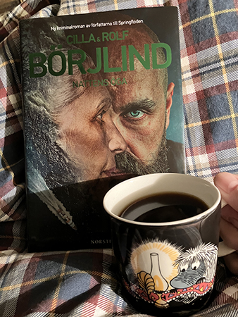 Nattens öga och kaffe på sängen ur Förfadernmuggen