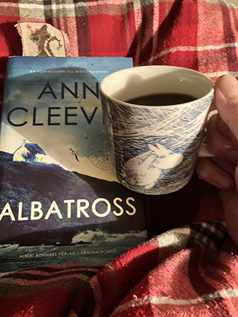 Boken Albatross och kaffe på sängen