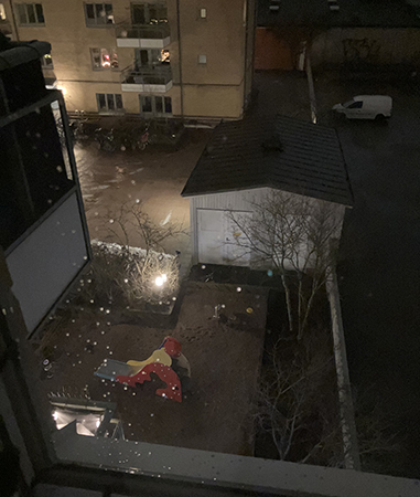 Ingen snö på gården på baksidan St Olofsgatan 22 december 2024
