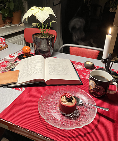 Kaffe och Noisette bokuppslag vit julstjärna Hopptimisten