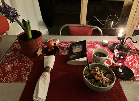 Måndagsfrukost i mitt röda kök