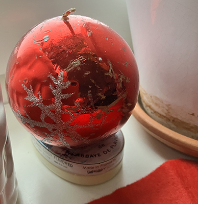 Rött ljus som julkula