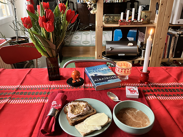 Grötfrukost julafton med Hopptimisten Albatross o röda tulpaner