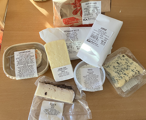 Laxcheesecake räkor havskräftor laxpaté romsås o ostar till nyår 2024