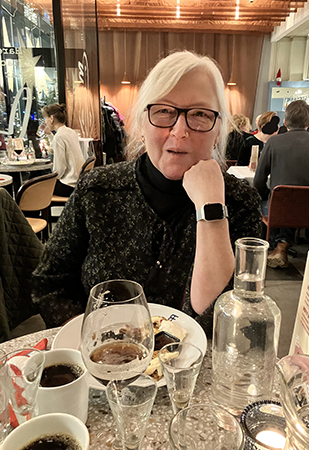 Anna vid julbordet på Frans