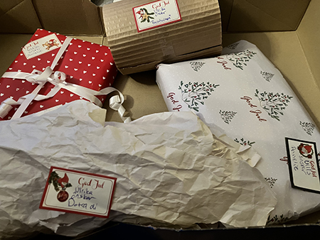 En låda med klappar från Motala