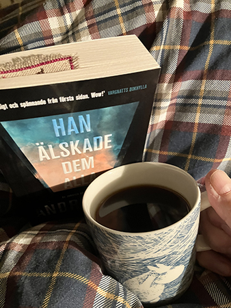 Han älskade dem alla och kaffe på sängen i Muminmugg