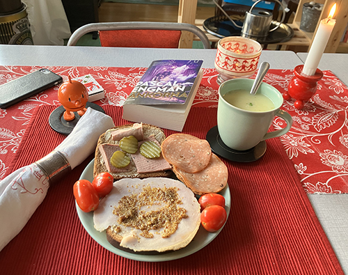 Hemmalunch med Hopptimisten Änkorna mackor o varma koppen sparrissoppa