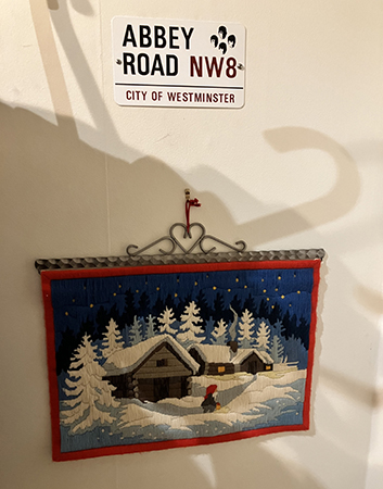 Vintertavla mamma sytt i hallen