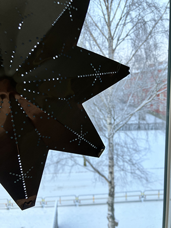 Stjärna o björk St Olofsgatan i snö Stjärna o björk St Olofsgatan i snö