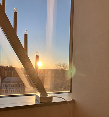 Tänd adventsljusstake och sol på jobbet
