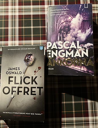 Böckerna Flickoffret och Änkorna