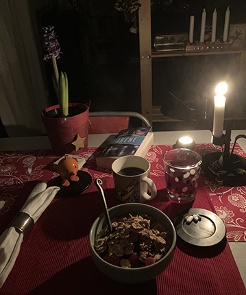 Fredagsfrukost med tända ljus Hopptimisten och Irène