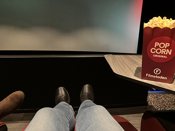 På bio med popcorn och Anna
