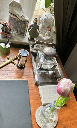 En liten tulpan till skrivbordet