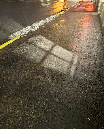 Fönster på trottoar på Väderkvarnsgatan Fönster på trottoar på Väderkvarnsgatan