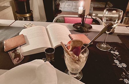 Hasselnötsglass hallon digestive bokuppslag