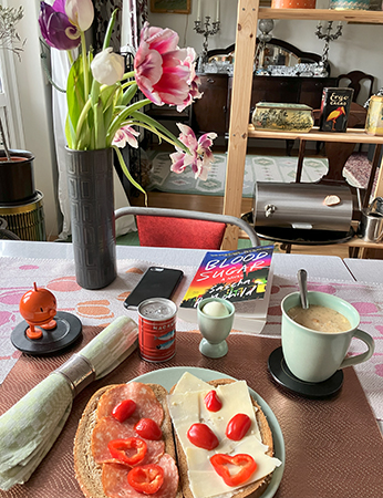 Hemmalunch med Hopptimisten tulpaner mackor ägg Varma koppen o Blood Sugar