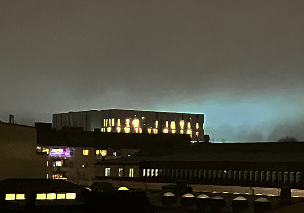 Mörk himmel ovanför UKK