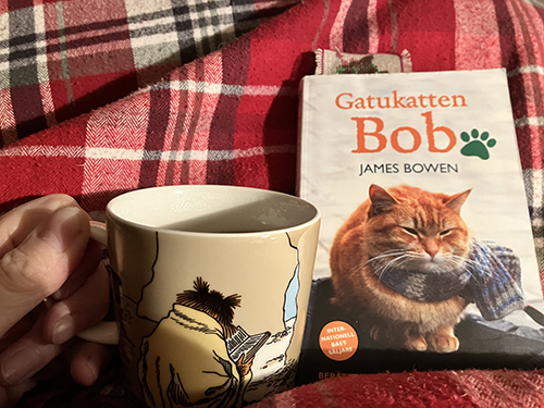 Morgonkaffe i sängen med Gatukatten Bob