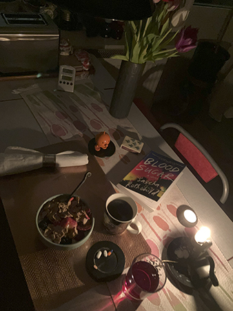 Torsdagsfrukost med tända ljus Hopptimisten tulpaner o Blood Sugar