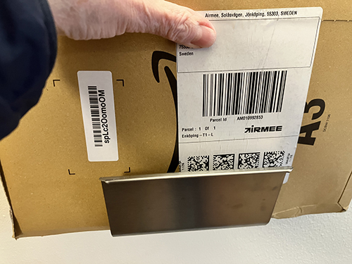 Paket i tidningshållaren utanför ytterdörren