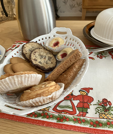 Fika hos Annas snälla mamma jan 2025