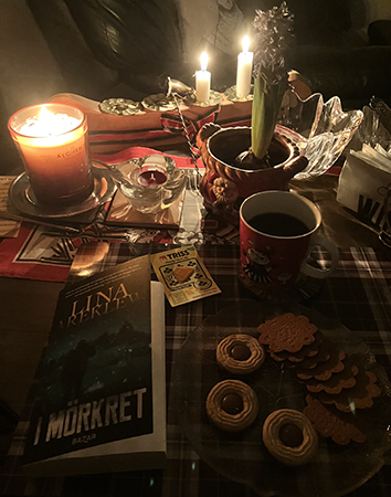 Eftermiddagsfika med I mörkret Trisslott Ballerina o pepparkakor