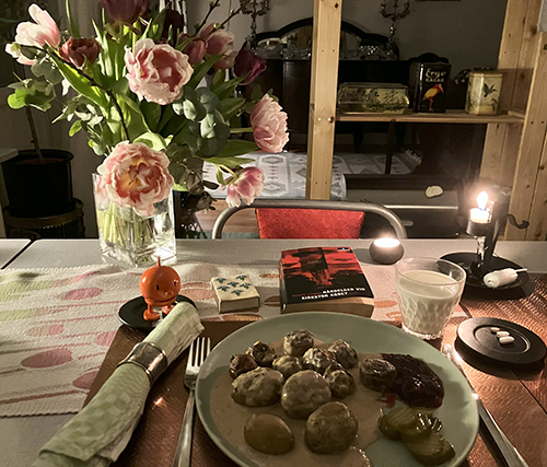 Kycklingköttbullar m potatis sås lingon gurka tulpaner Hopptimisten Händelser vid Kirkston Abbey Kycklingköttbullar m potatis sås lingon gurka tulpaner Hopptimisten Händelser vid Kirkston Abbey