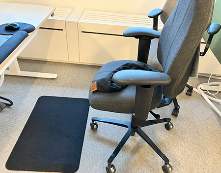 Lånestol och lånematta på jobbet
