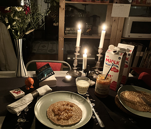 Pannkakor med hjortonsylt mjölk Hopptimisten I mörkret