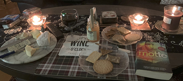 Wine oclock med ostar vin kex marmelad Slutet på sommaren tända ljus