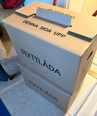 Två lådor på pirra till källaren