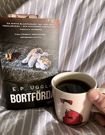 Bortförda och kaffe på sängen