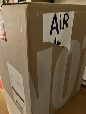 Låda på köksbänken