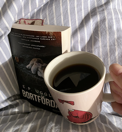 Boken Bortförda och kaffe på sängen