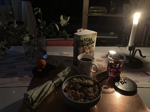 Frukost med Hopptimisten tända ljus o sista sidorna av Kokain Frukost med Hopptimisten tända ljus o sista sidorna av Kokain