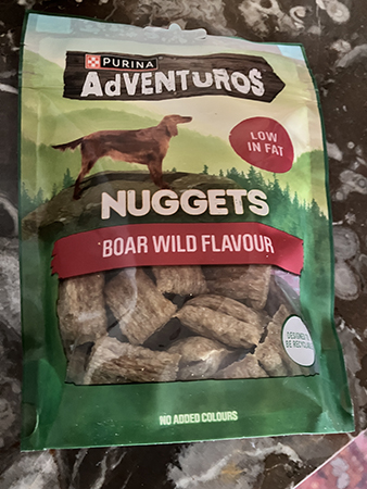 Hundnuggets med vildsvinssmak