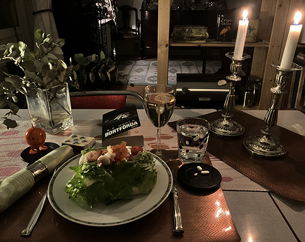 Fredagsmiddag med Hopptimisten o Bortförda smörgåstårta o veltlinervin