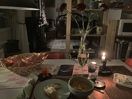 Gotländsk fisksoppa vitlöksbaguette vitlöksost Tenuta Moraia Albus Maremma Riserva 2021