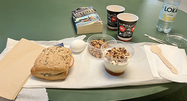 Jobblunch med bok i annan dödsstjärna Jobblunch med bok i annan dödsstjärna