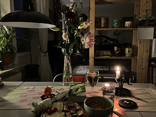 Korgtassens fisksoppa veltlinervin Hopptimisten Tre minuter liljor o nejlikor