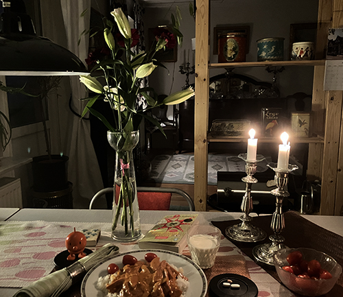 Kycklingkorv Stroganoff med Hopptimisten Kyss Karlsson och tända ljus en söndag Kycklingkorv Stroganoff med Hopptimisten Kyss Karlsson och tända ljus en söndag