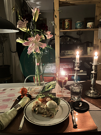 Smörgåstårta med veltlinervin Hopptimisten liljor Tre minuter tända ljus