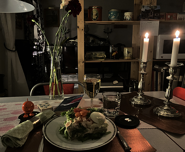 Smörgåstårta och vitt vin Hopptimisten Elliott tända ljus