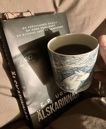 Älskarinnan o kaffe på sängen i Mumin i blåsvädermugg