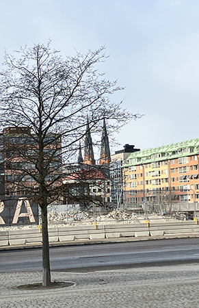 Domkyrkotornen sedda från ena sidan av UKK