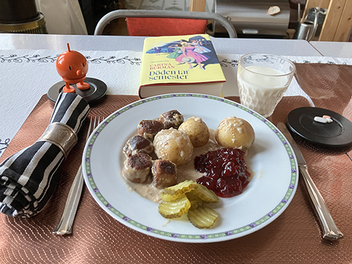 Kycklingköttbullar med sås och potatis Hopptimisten och Döden tar semester