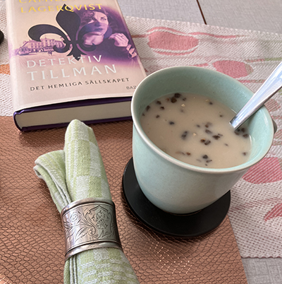 Boken Det hemliga sällskapet varma koppen svamp duk med tulpaner o grön drällservett